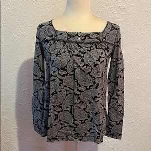 Motherhood Black and Gray Fitted Long Sleeve Blouse